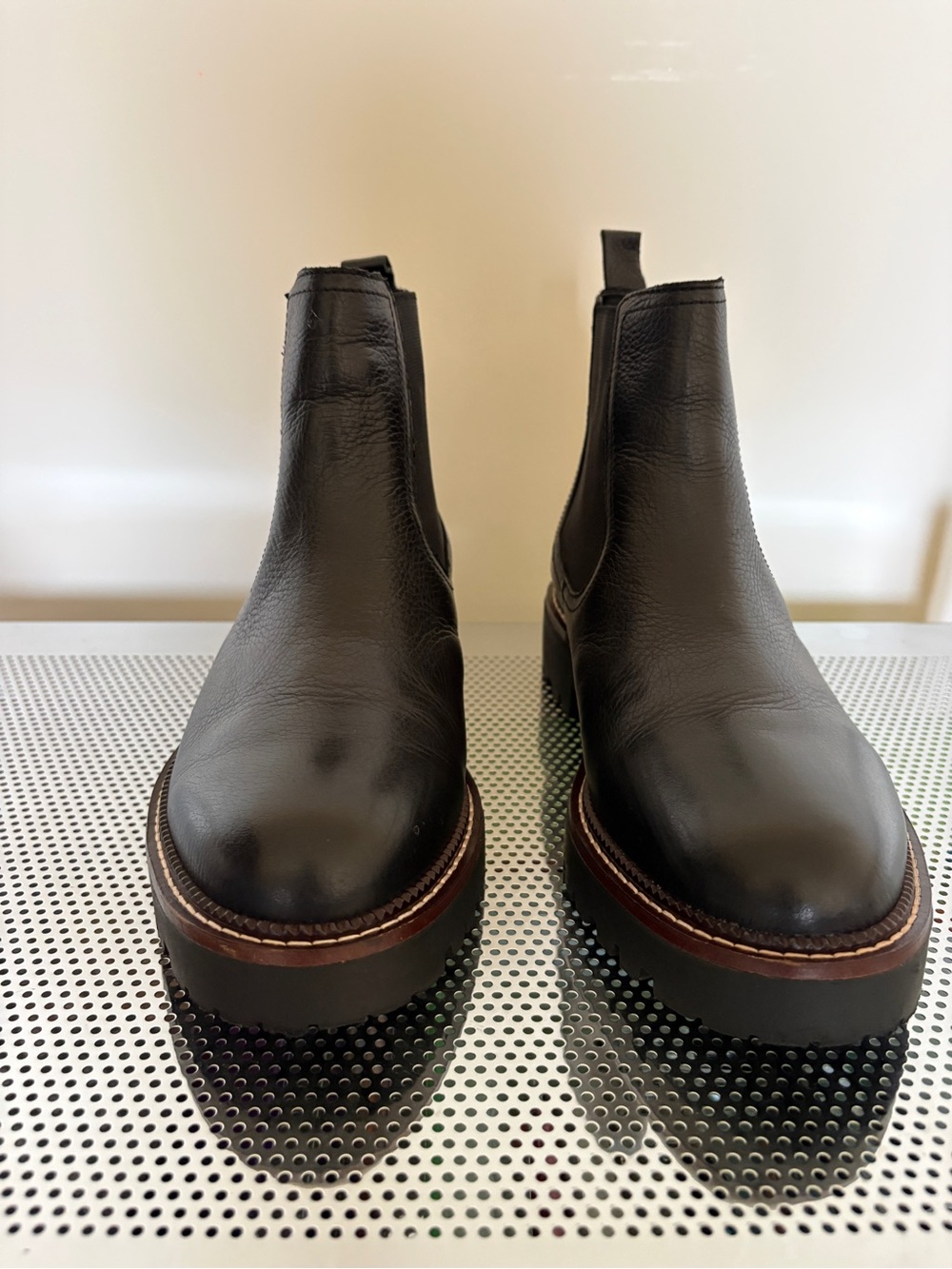 Caslon MIller Black Leather Chelsea Boots with Brown Trim Lug Sole size 8 wide